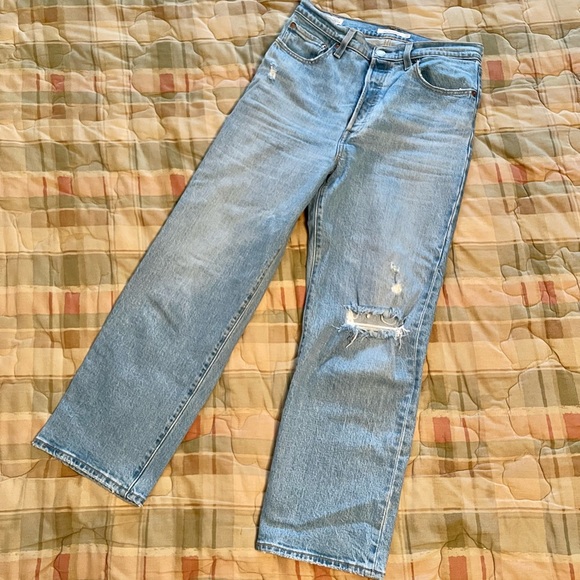 Levi’s Ribcage Straight Denim Jeans in Tange Fade - Picture 7 of 8